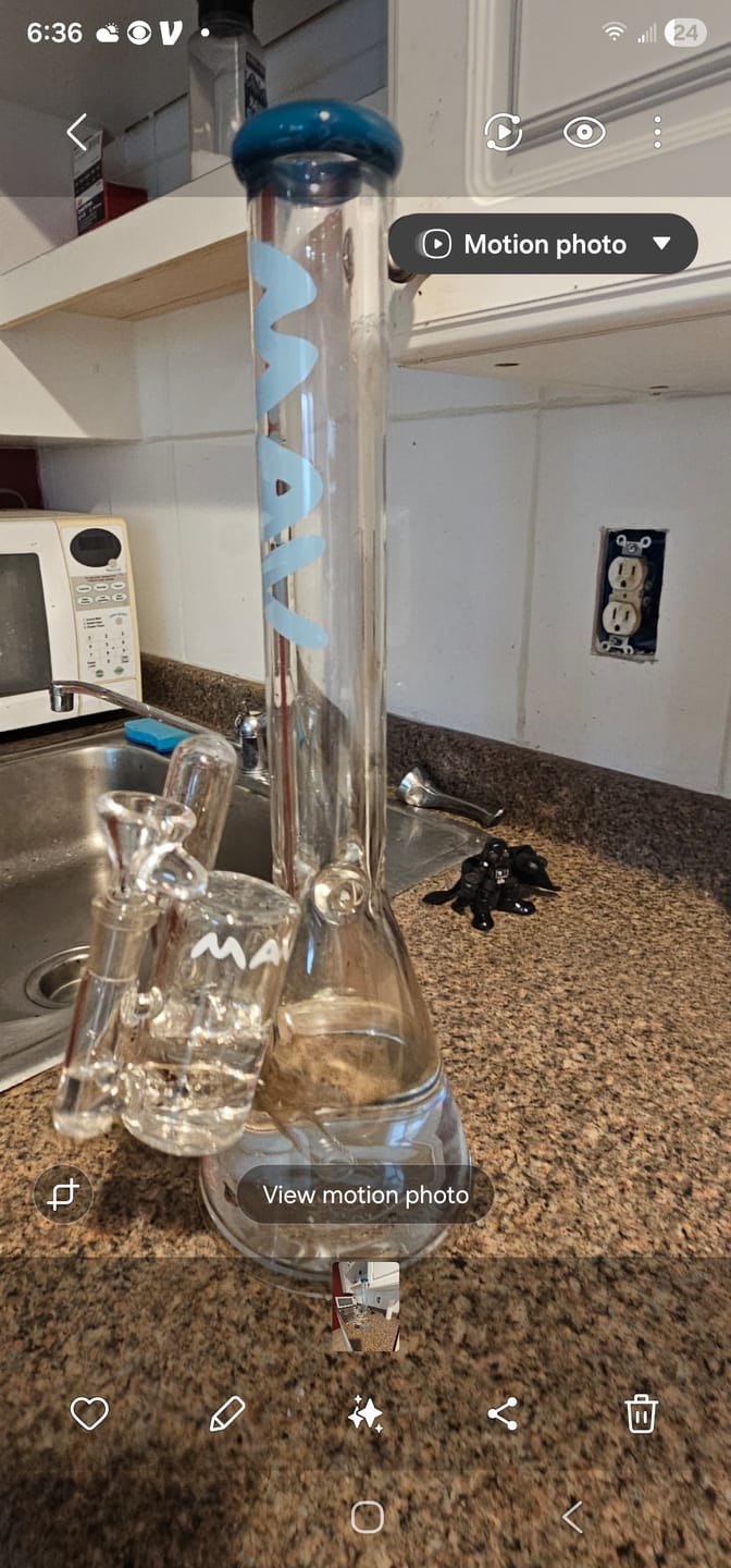 Customer photo review of 18" x 9mm Classic Beaker Bong