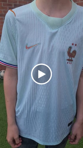 Customer video review of Maillot 25/26 France green  Spécial player