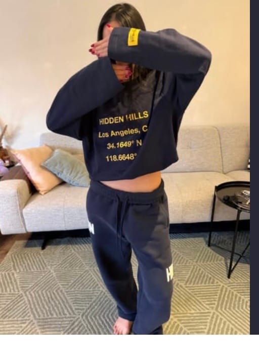 Customer photo review of VINTAGE LOGO LONGSLEEVE T-SHIRT AMBER/NAVY