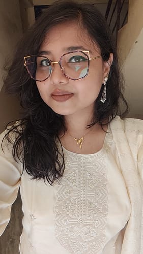 Customer photo review of Golden Spill Necklace