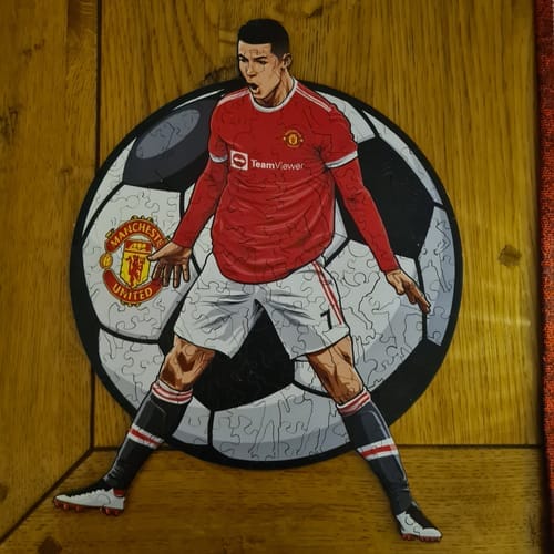 Customer photo review of Cristiano Ronaldo - Holzpuzzle