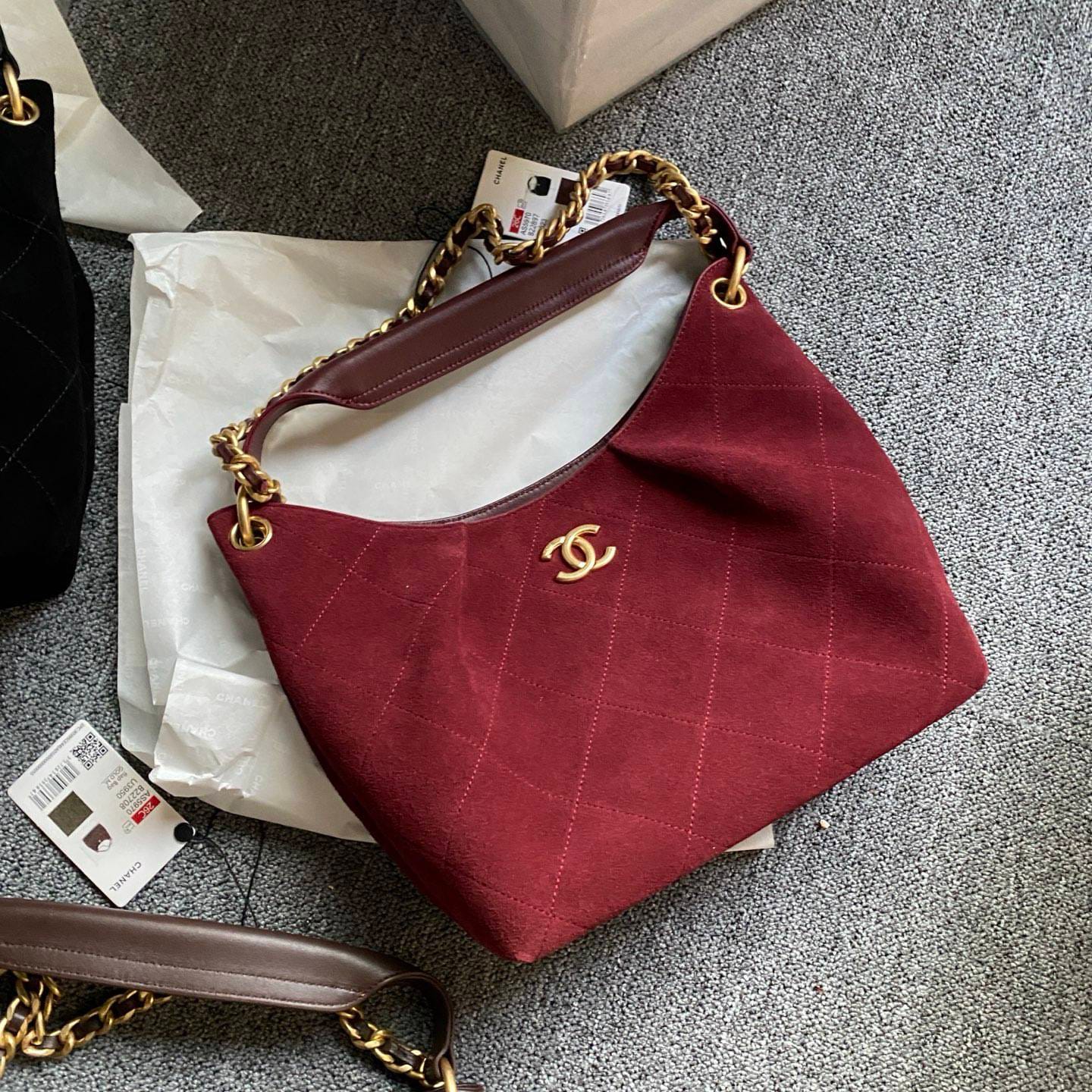 Customer photo review of Chanel 2025 Hobo Bag 31cm Red Suede With Gold Hardware 320285