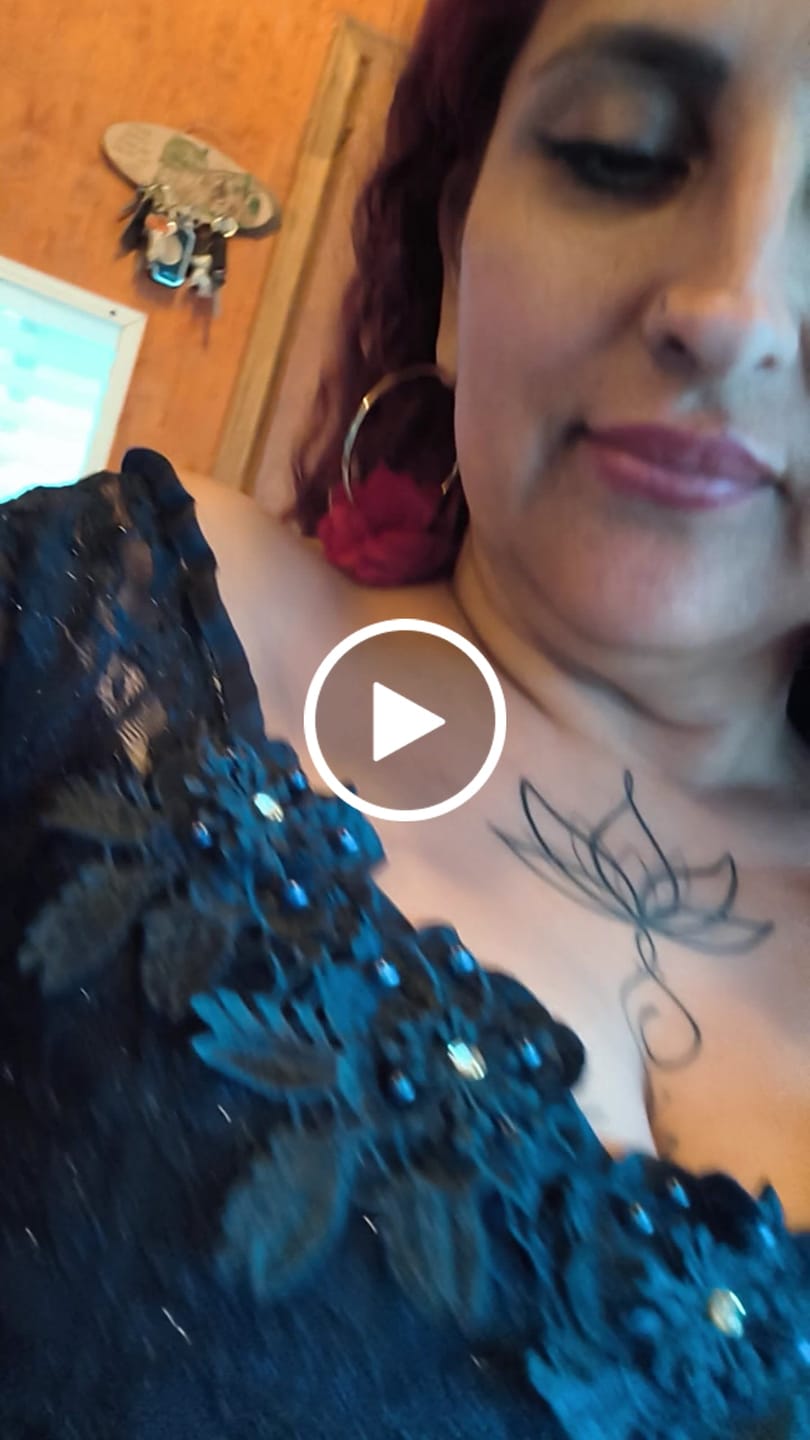 Customer video review of Vestido de Chna huasa fantasia encaje azul marino