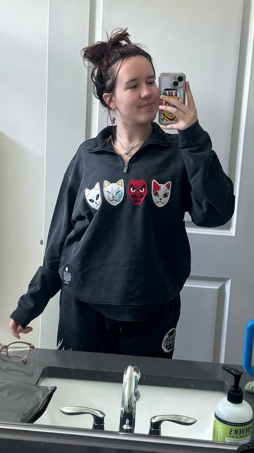 Customer photo review of 5197 - Demon Slayer: Kimetsu no Yaiba - Quarter Zip