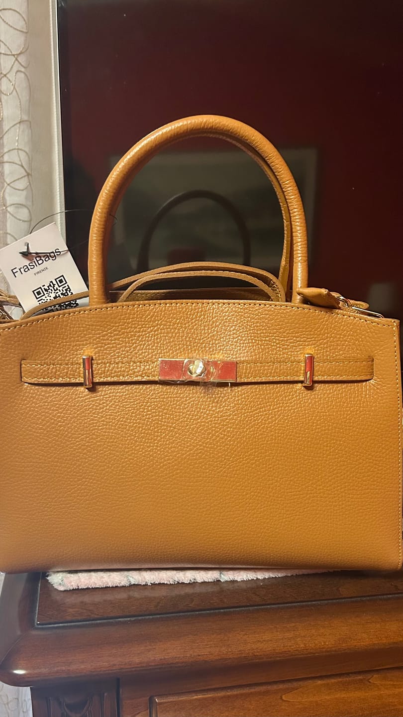 Customer photo review of Naomi - Borsa a Mano in Vera Pelle Made in Italy con Doppi Manici