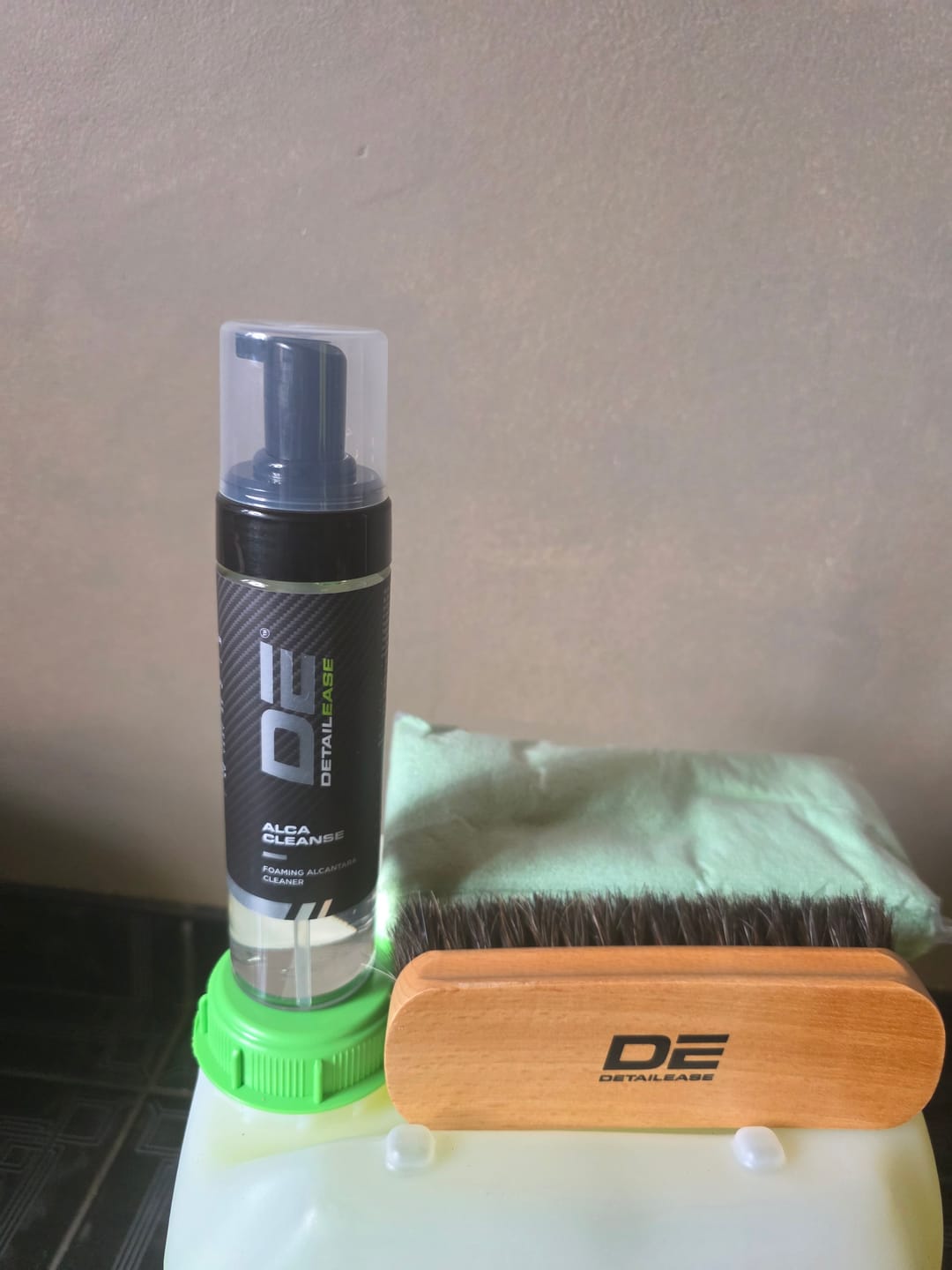 Customer photo review of Alca Cleanse Pack - Foaming Alcantara Cleaner