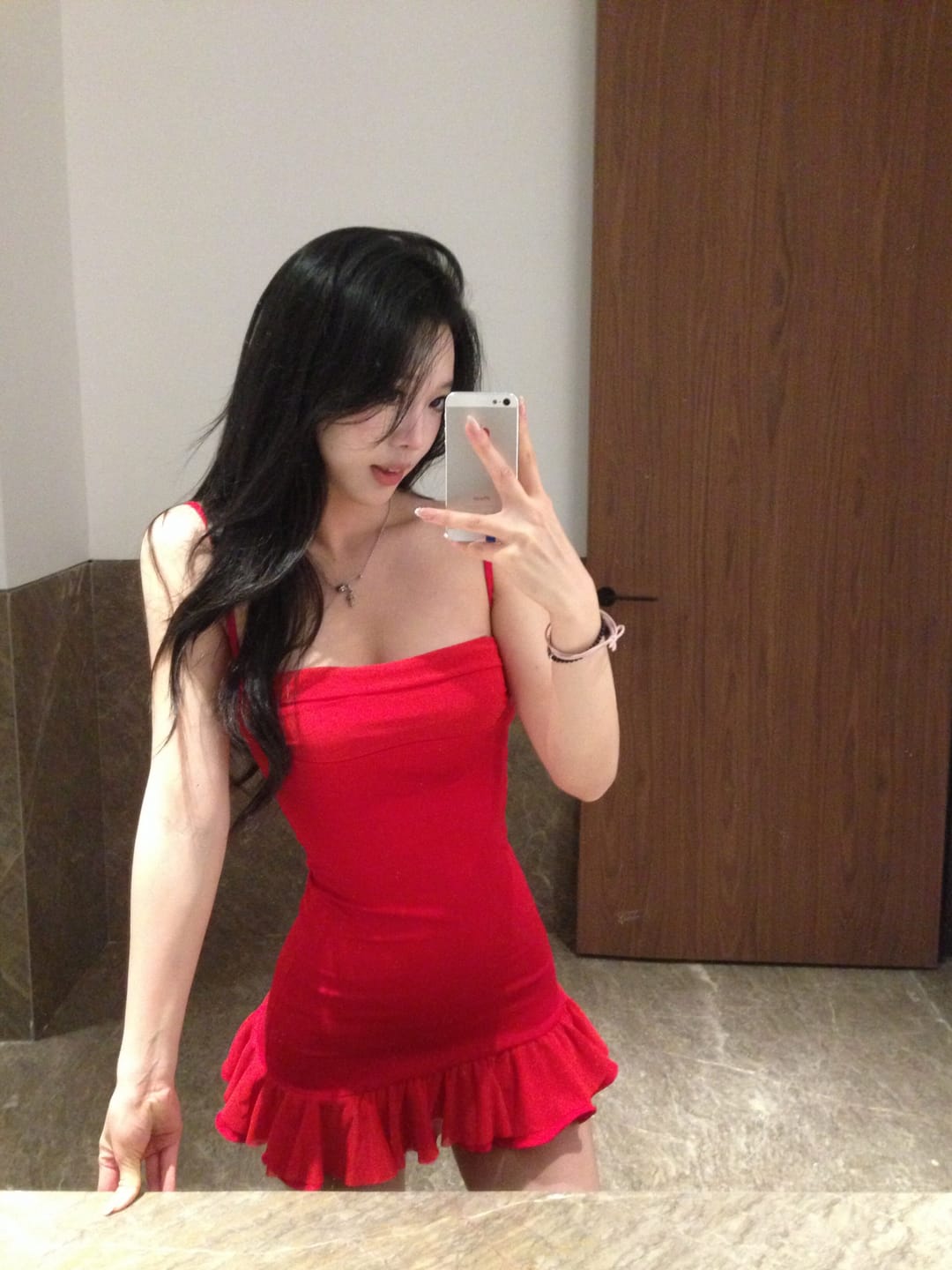 Customer photo review of Rase le sol Ruched Spaghetti Strap Mini Dress with Soft Ruffle Hem