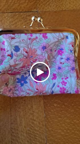 Customer video review of Sanrio x Liberty Fabrics Kiss-Lock Floral Frame Pouch - Limited Edition