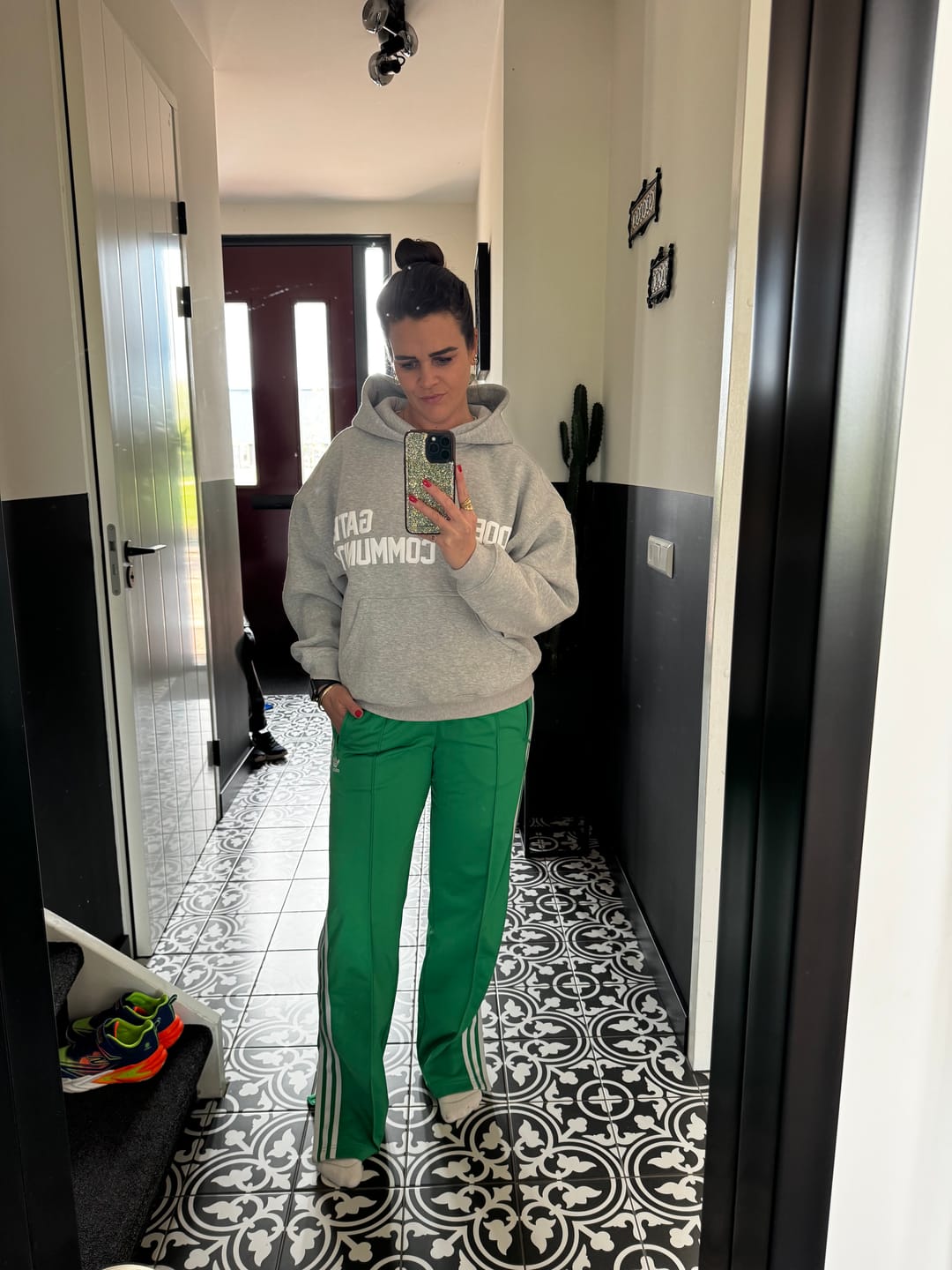 Customer photo review of GATED COMMUNITY HOODIE MEDIUM GREY