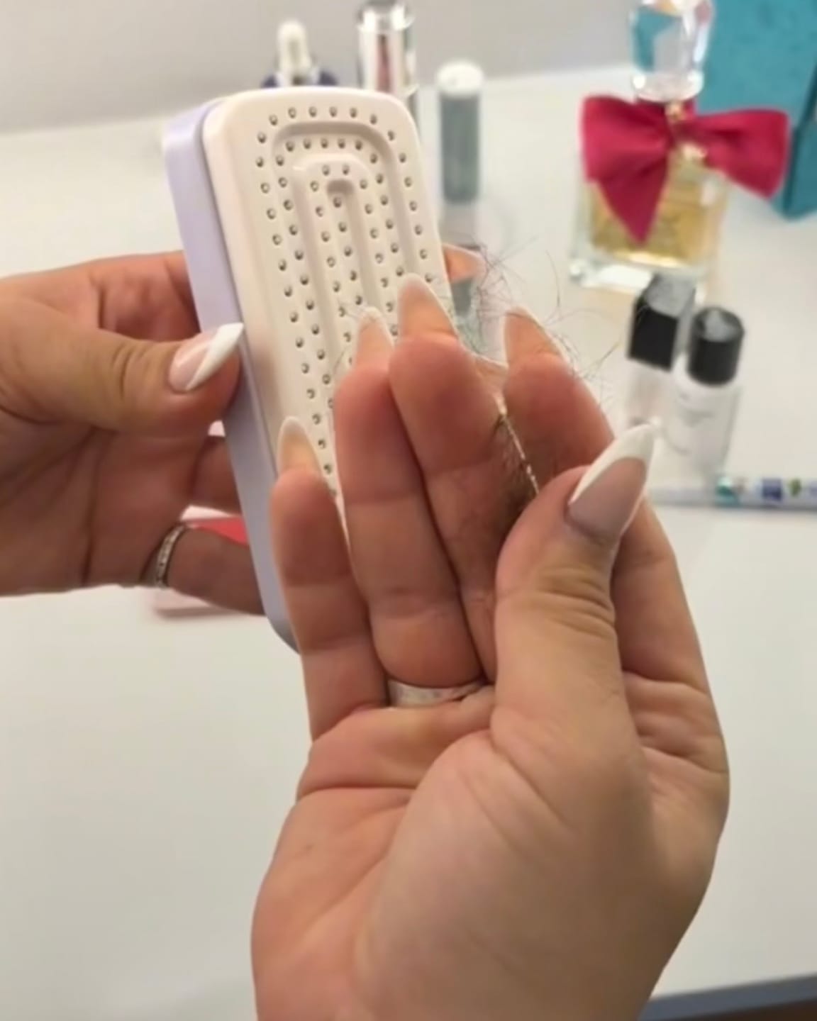 Customer photo review of Koko Self Cleaning Hair Brush