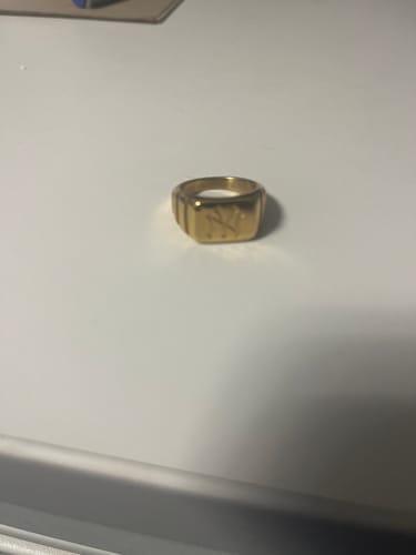 Customer photo review of New York Yankees Legacy 18k Gold Ring