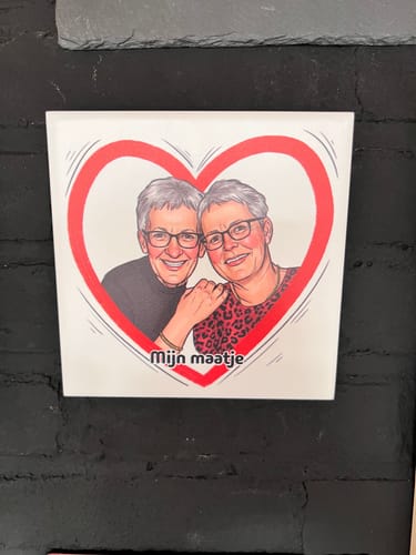 Customer photo review of Vrolijke Karikatuur Hart Tegel – Jouw Foto als Expressieve Karikatuur