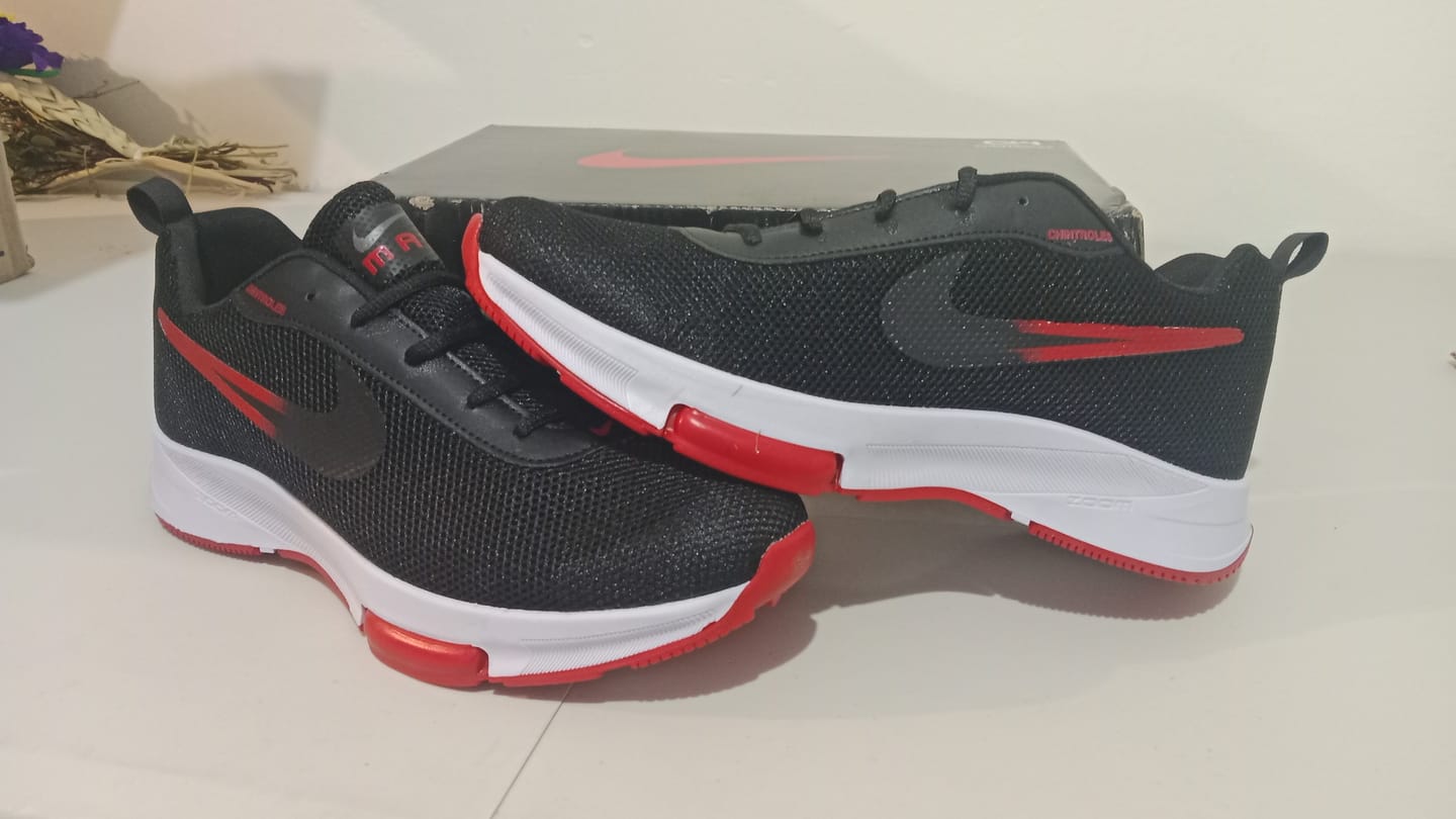 Customer photo review of Tenis 025 Negro Negro Rojo