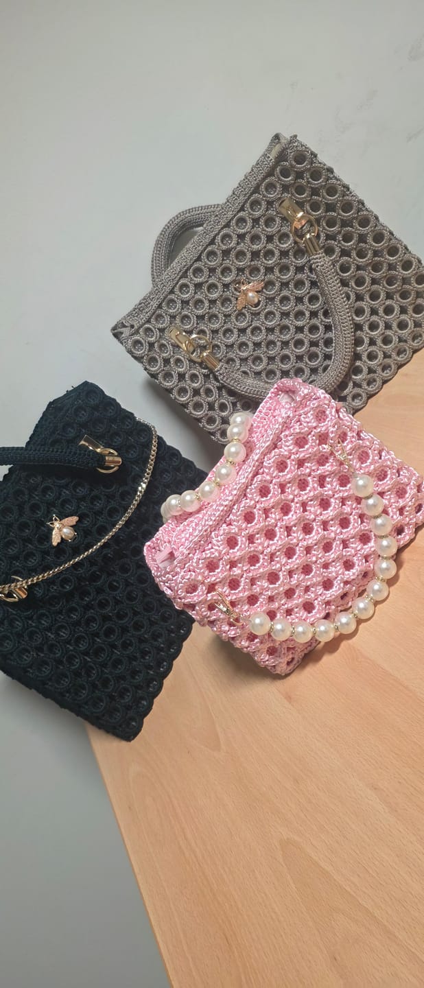 Customer photo review of CrochetPark™ Garden Bee Crochet Bag Kit