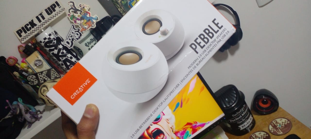 Customer photo review of Parlantes estéreo Creative Labs Pebble 2.0 para computadora - Blanco