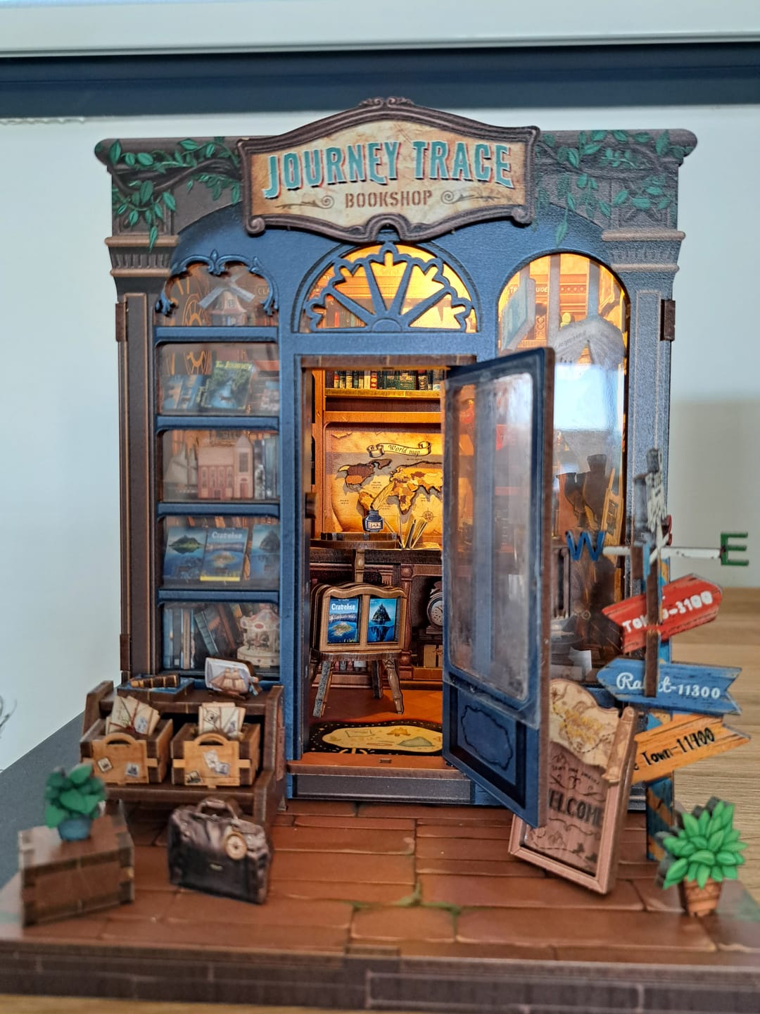 Customer photo review of Book Nook Journey Trace Bookshop