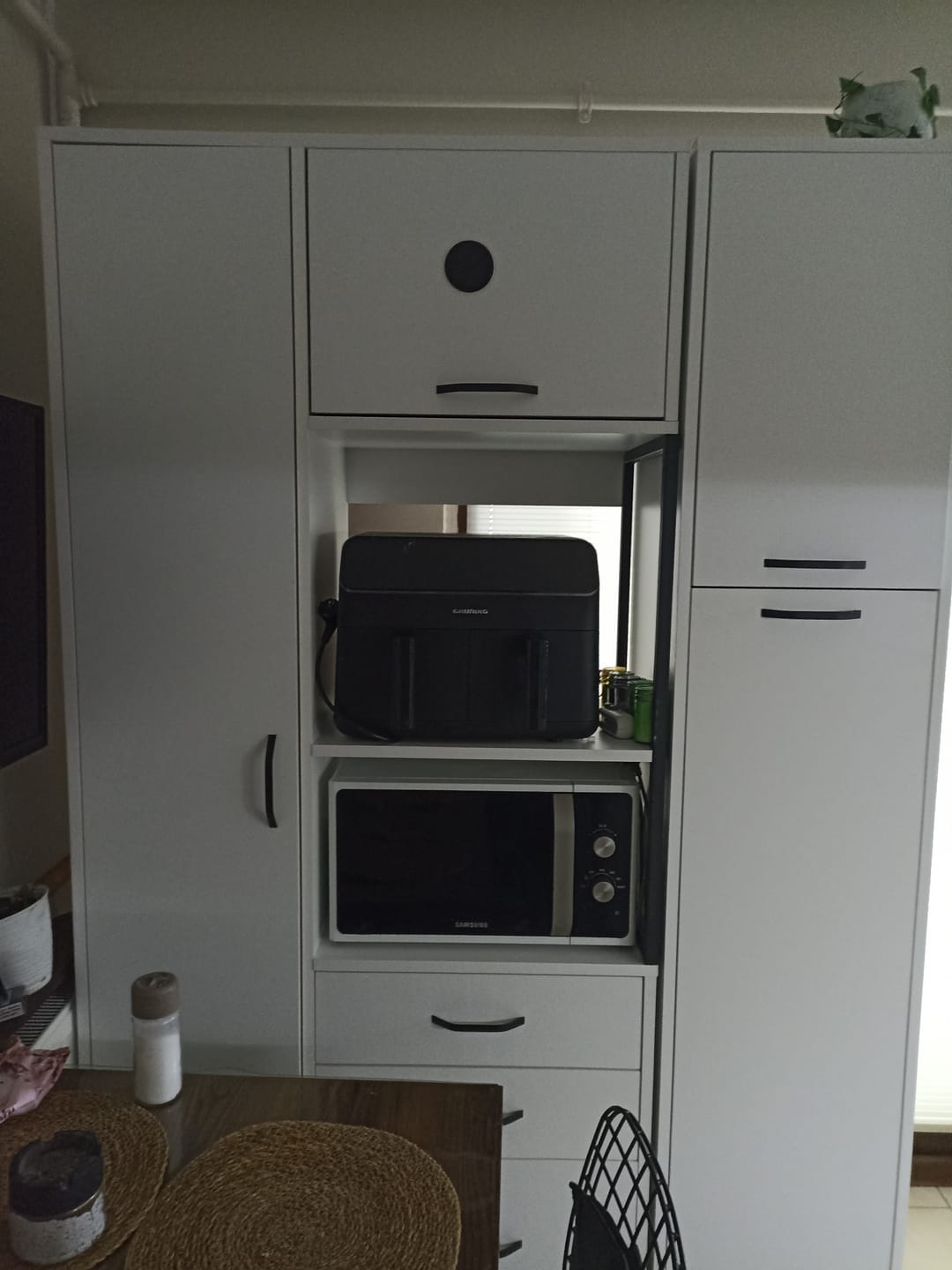 Customer photo review of Rani JE118 Çok Amaçlı Dolap 4 Kapaklı 3 Çekmeceli Kiler Mutfak Dolabı Beyaz