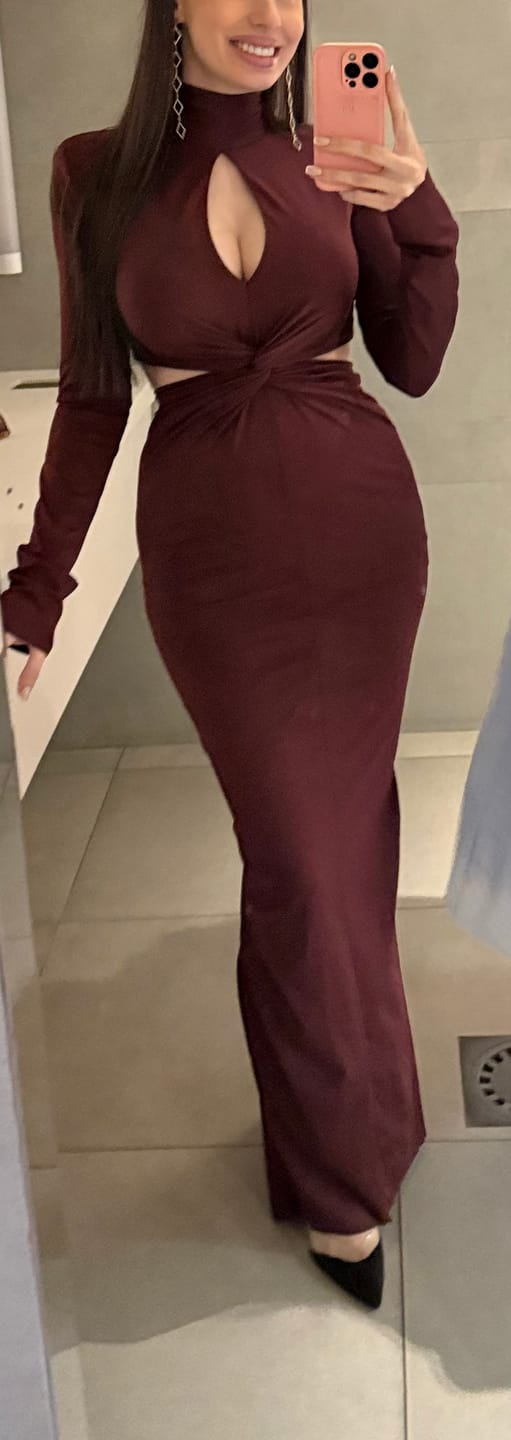 Customer photo review of AURA DRESS BURGUNDY