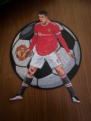 Customer photo review of Cristiano Ronaldo - Holzpuzzle