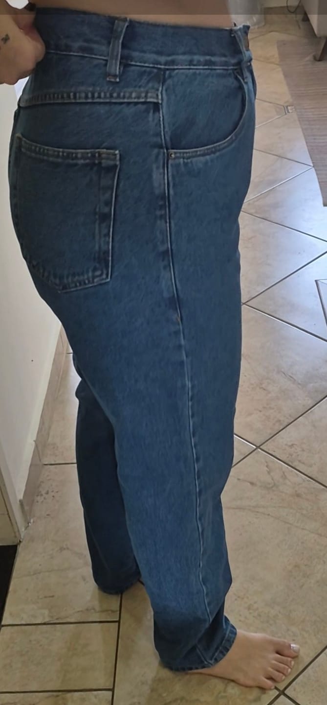 Customer photo review of Calça Jeans Mom Jequitibá Azul Médio