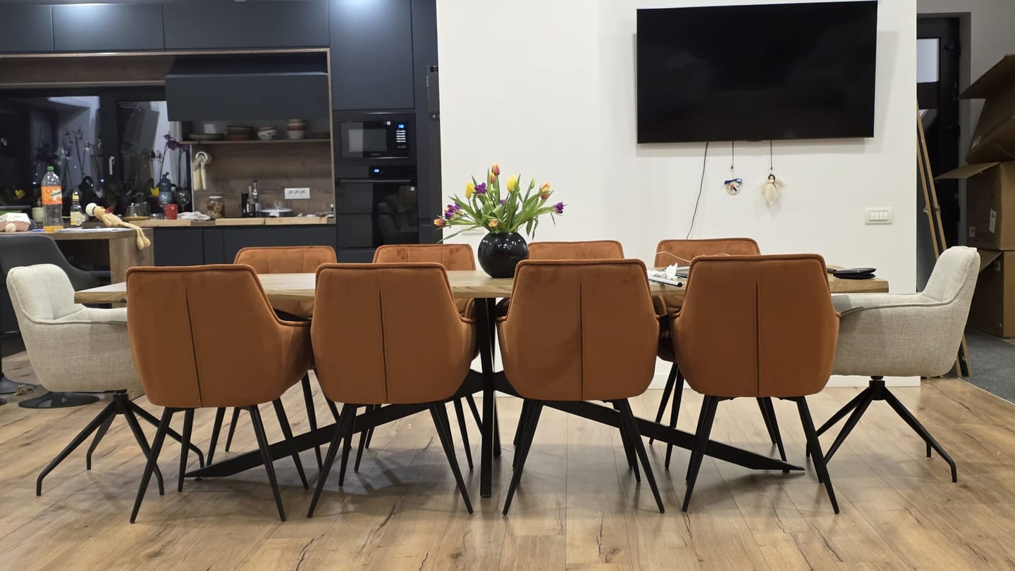 Customer photo review of Scaun tapitat stofa LILIA, caramiziu/negru, 59x45x90 cm