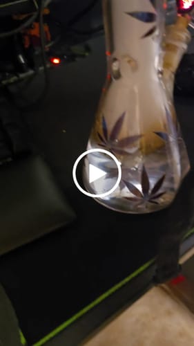 Customer video review of “The Glowing Leaf” Glass Beaker Bong - 10"