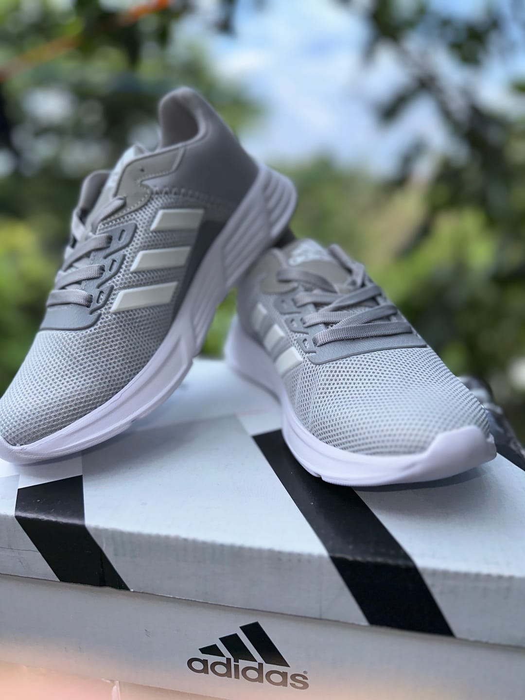 Customer photo review of Tenis 510 Plata Blanco