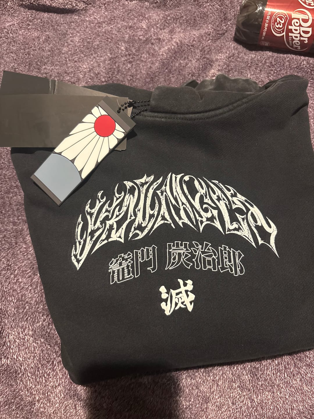 Customer photo review of 5068 - Demon Slayer: Kimetsu no Yaiba - Hoodies