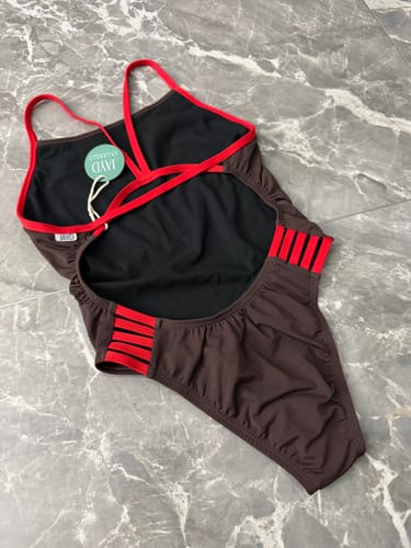 Customer photo review of LENNOX ONE PIECE - Cacao|Ruby