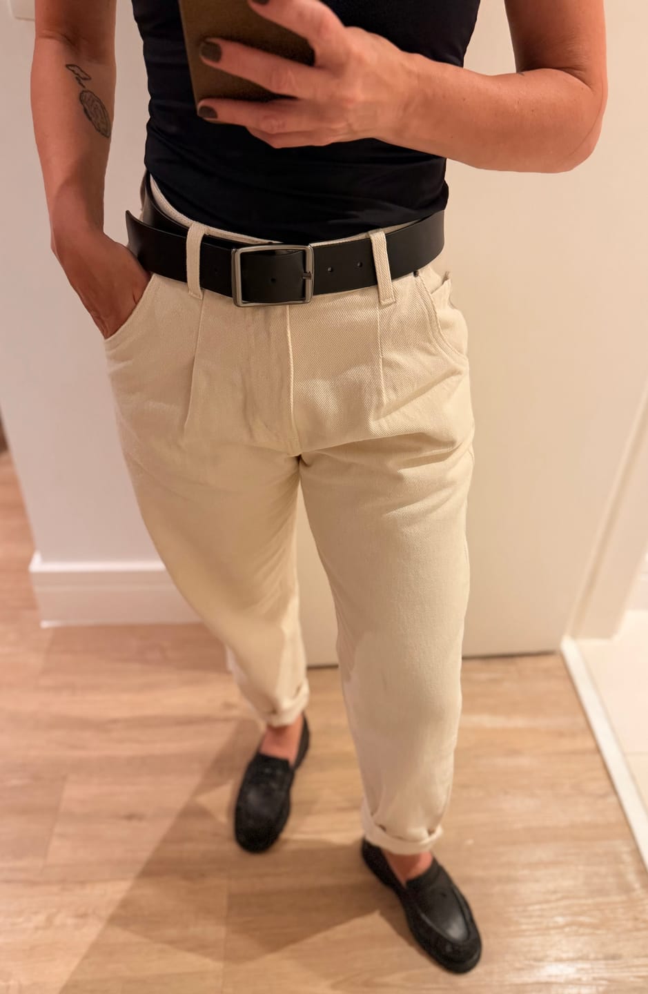 Customer photo review of Calça Jeans Slouchy Cacau Bege