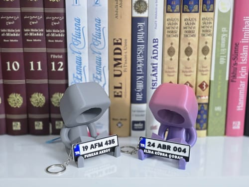 Customer photo review of Amorgift Kişiye Özel Plakalı Anahtarlık