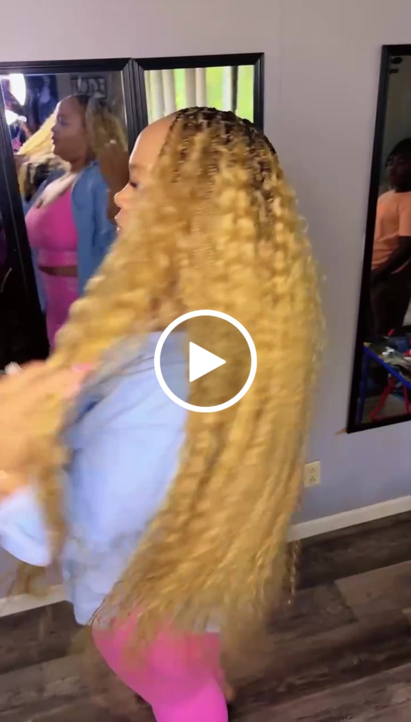 Customer video review of #27/#613 Piano Color Deep Wave Bulk Hair Extensions for Braiding