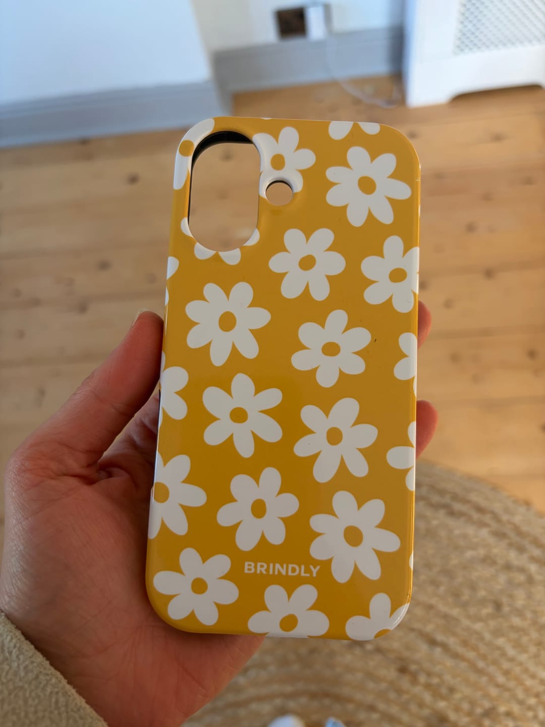 Customer photo review of Yellow Daisy - Tough Phone Case (MagSafe)