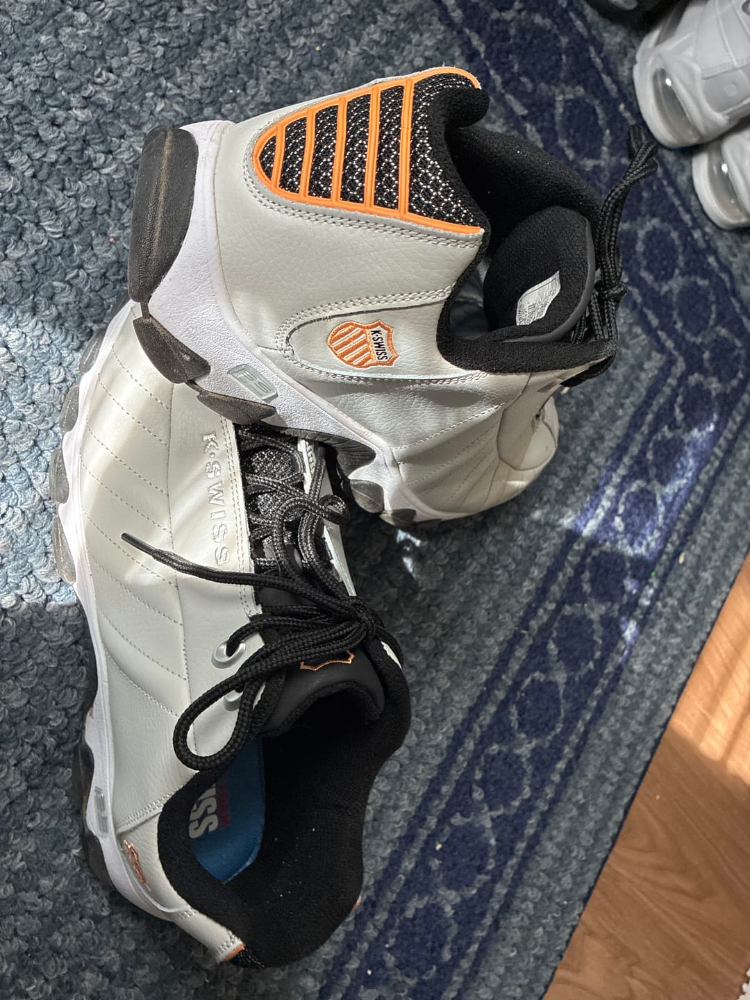 Customer photo review of 03426-092-XW | ST329 CMF | NORTHERN DROPLET/WHITE/BLACK/BLAZE ORANGE