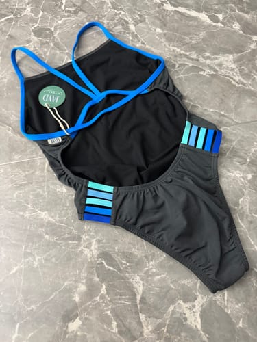 Customer photo review of LENNOX ONE PIECE - Carbon|Cancun