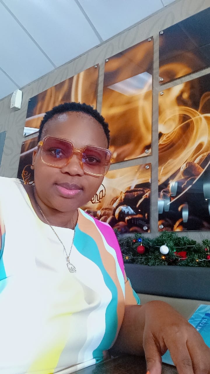 Customer photo review of Gold Era Logo Hoops