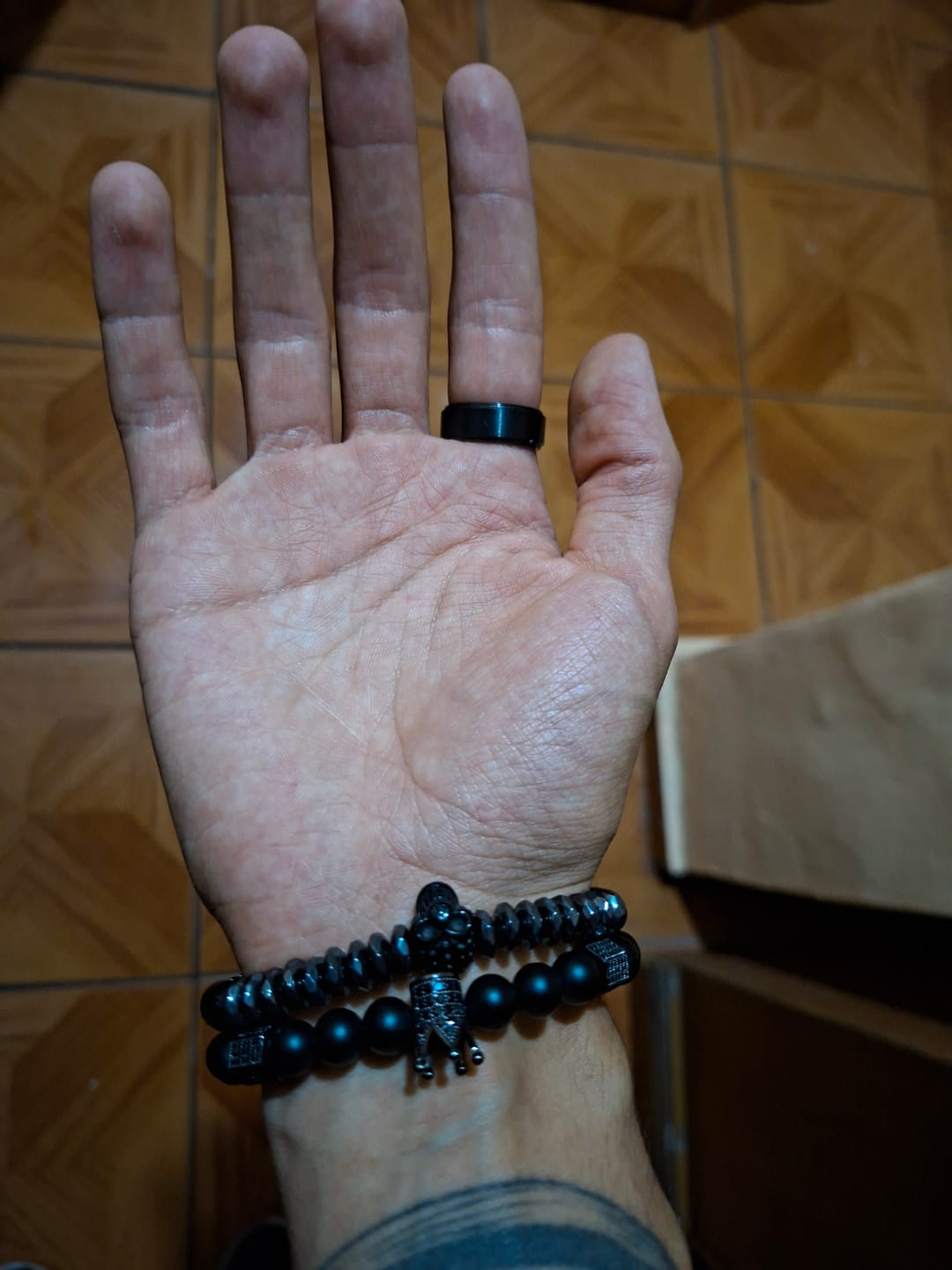Customer photo review of Anillo Essential Strong Black Carburo de Tungsteno