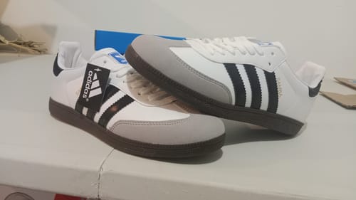 Customer photo review of Tenis Samba Blanco Negro Gris