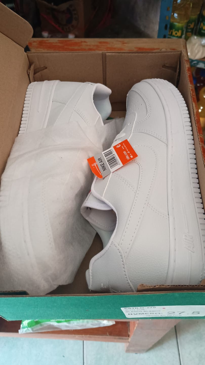 Customer photo review of Tenis 270 Blanco Total