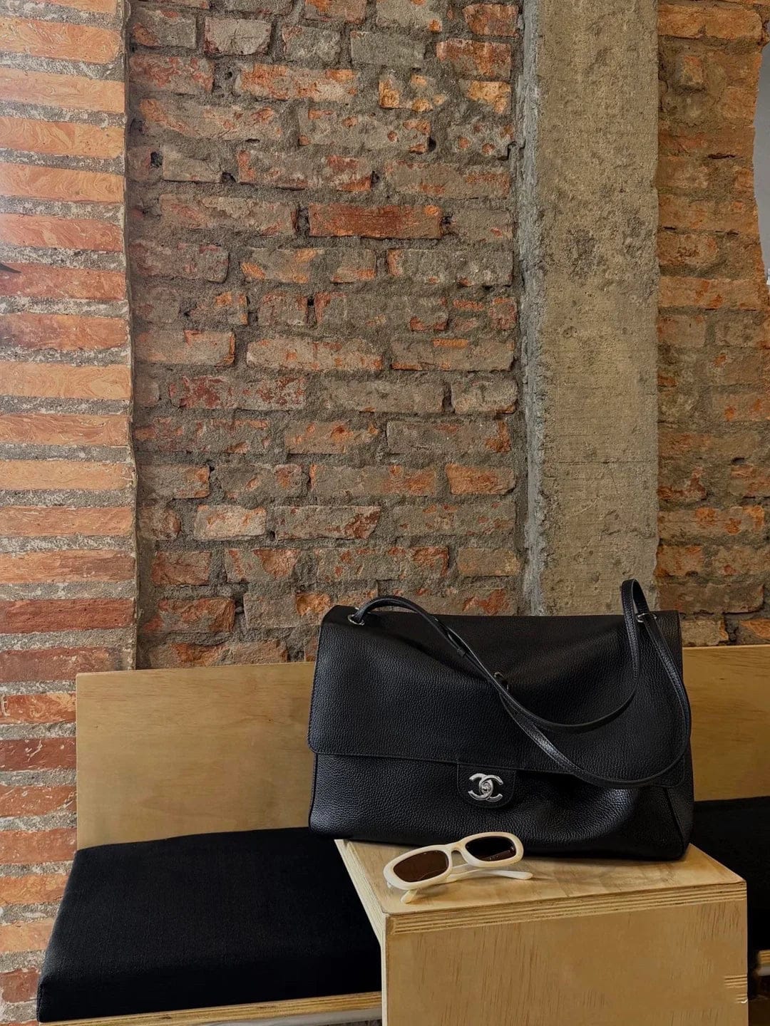 Customer photo review of Chanel 2026 Maxi Flap Bag 38.5cm Black Calfskin