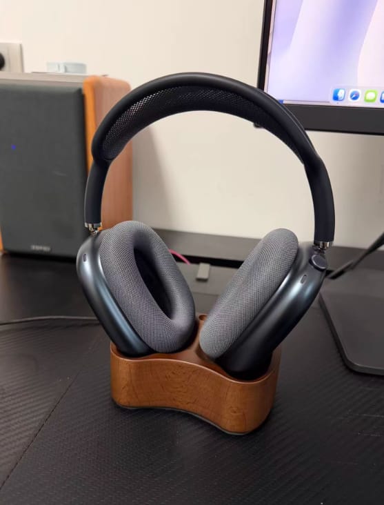 Customer photo review of AirPods Max Charging Stand Wood