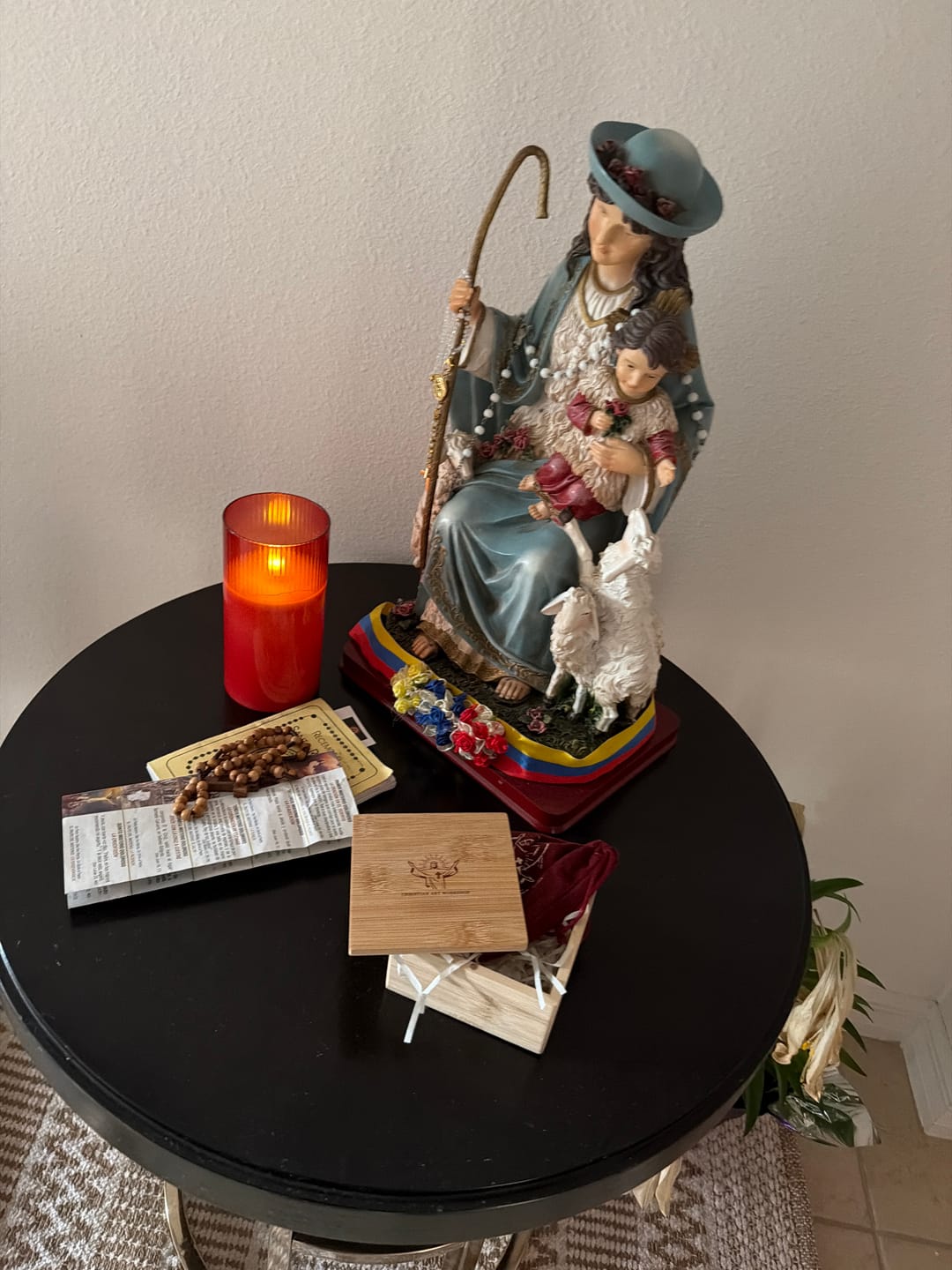 Customer photo review of Christianartworkshop Sacred Rosary Wood Gift Box