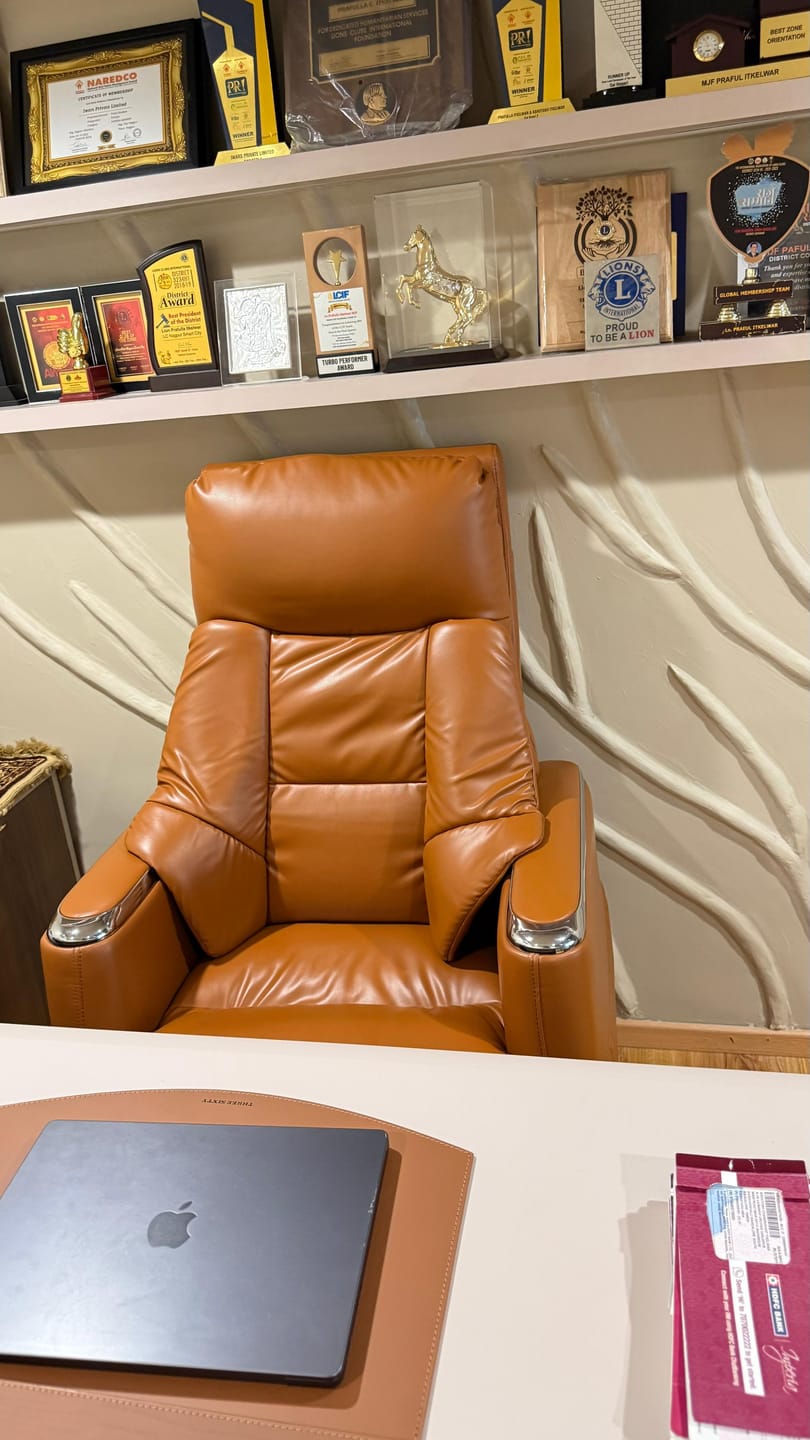 Customer photo review of Ettorez MAGNUS Premium Leatherette Office Recliner