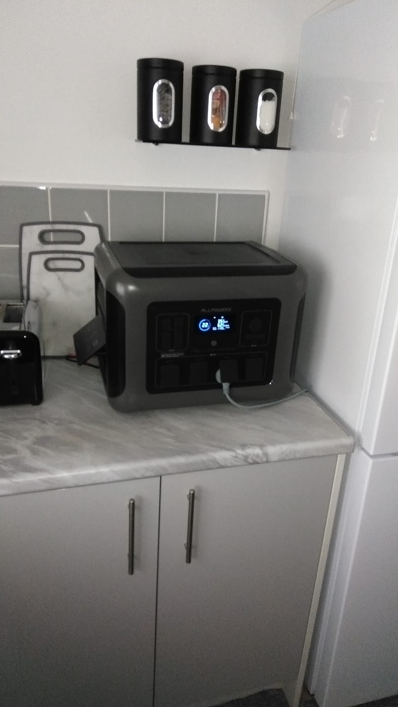Customer photo review of ALLPOWERS R2500 + 200W Solar Panel