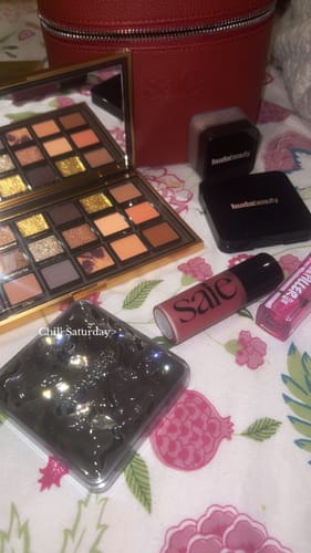 Customer photo review of Huda Beauty Blush Filter Blurring Blushlighters Palette - Rose Berry