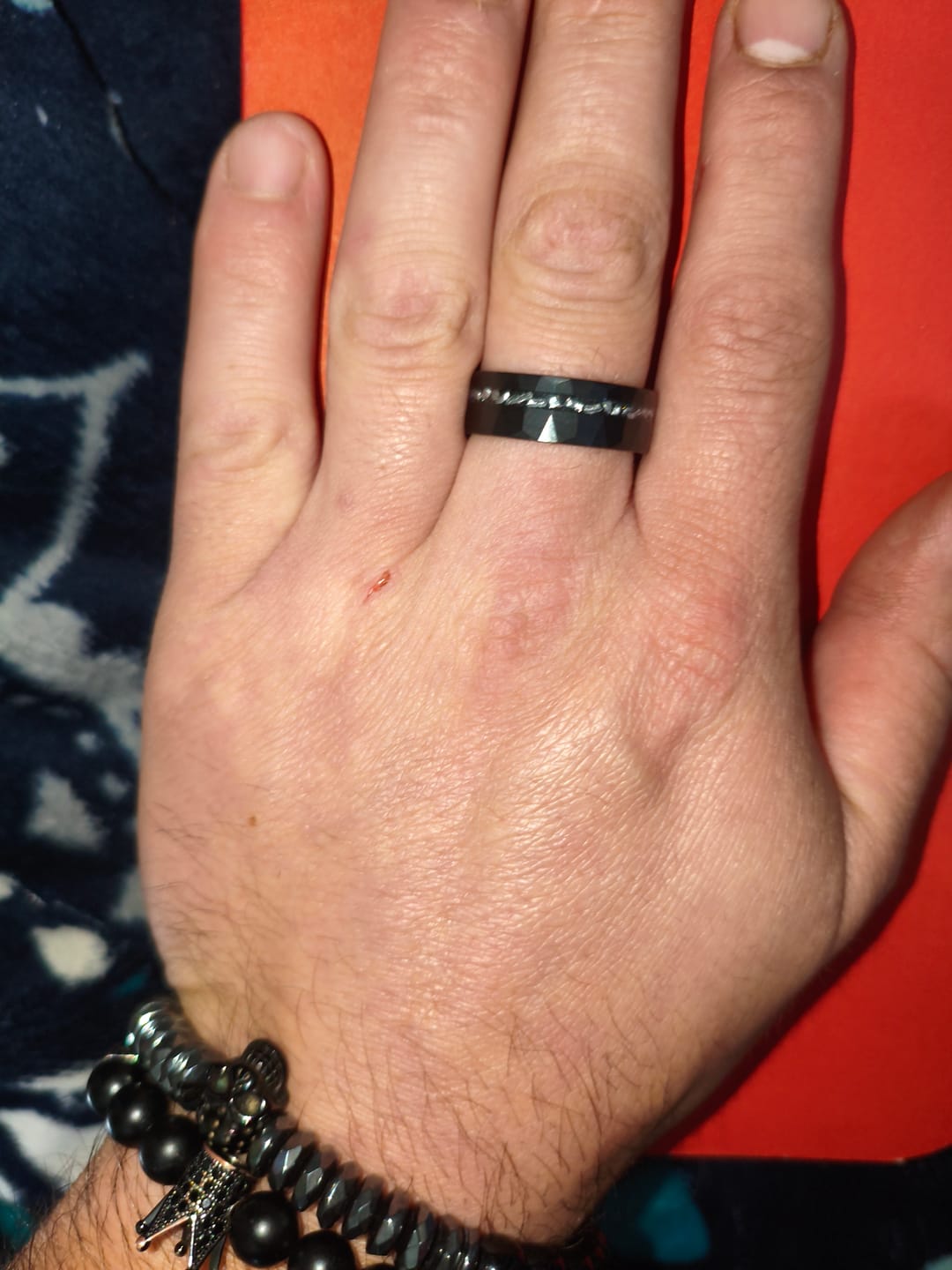 Customer photo review of Anillo Diamonds Trench Carburo de Tungsteno