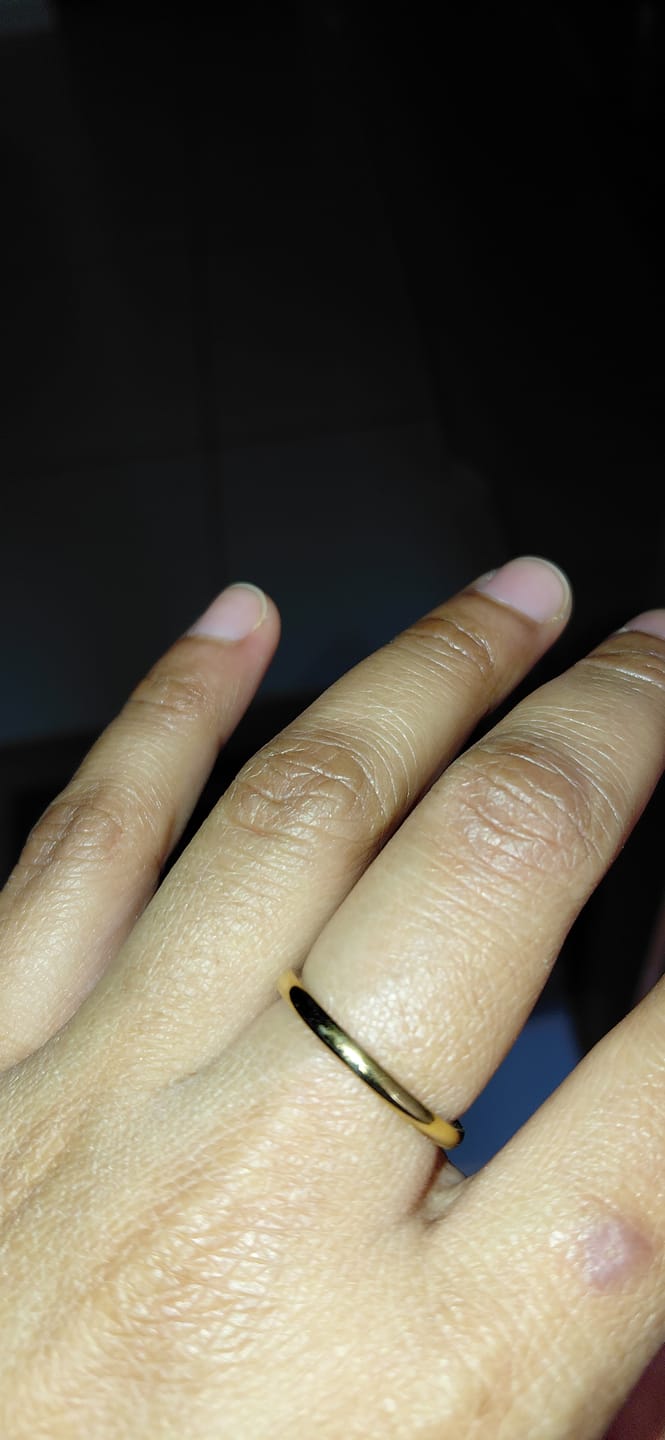 Customer photo review of Sole Aura Minimal Gold Band