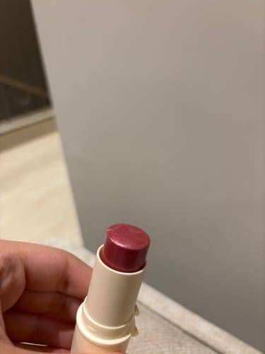 Customer photo review of Hearts Highlighter Stick – Dewy Sparkle Cream-to-Powder Face Makeup