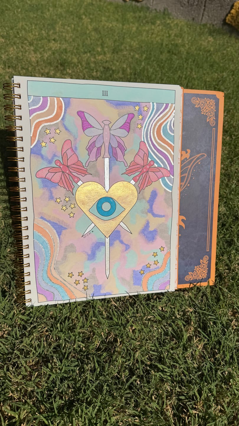 Customer photo review of TAROT PARA COLOREAR: Tomo II - Arcanos menores