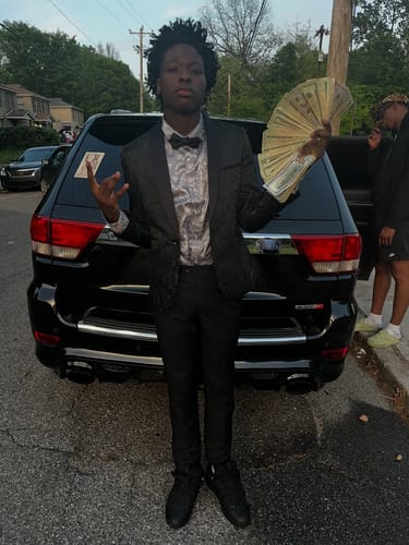 Customer photo review of Men's 2-Piece Jacquard Embroidery Paisley Black Suit